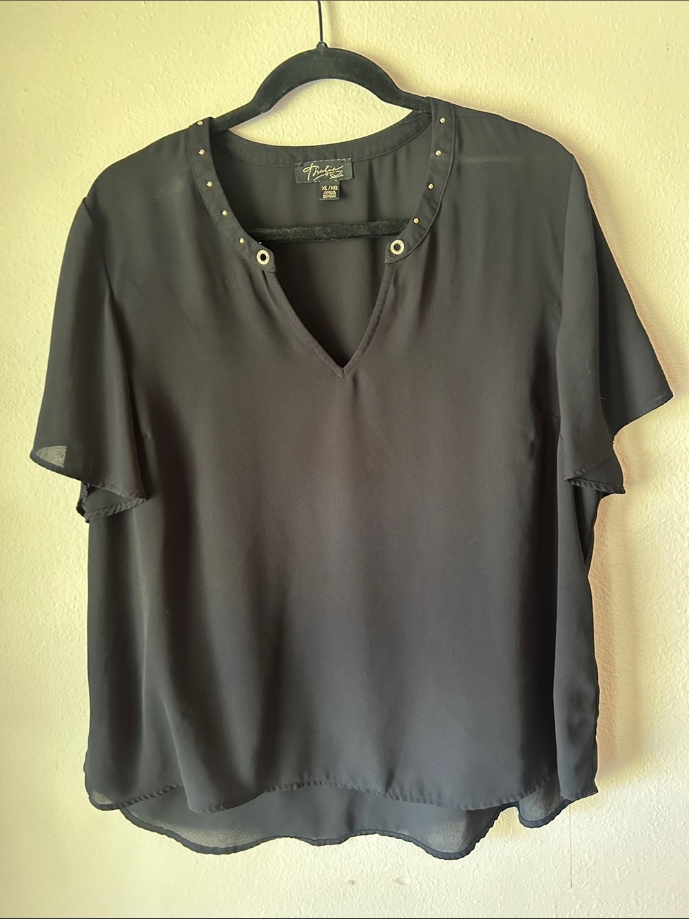 Apt. 9 Black Short Sleeve V-Neck Blouse with Grommet Detail - Picture 1 of 2